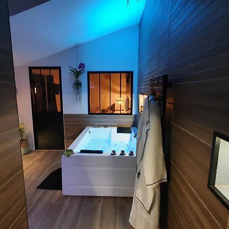 Сasa de vacaciones Sauna, Balneo, Terrasse, Parking, Le Totalement Privé Dans Maison Indépendante à La Décoration Soignée, Ensoleillé Et Sans Vis à Vis, Prise Ve, Calme Et Discrétion Garantis, Idéalement Situé Pour Visiter La Région, Animaux Bienvenues *