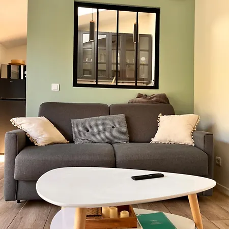 Sauna, Balneo, Terrasse, Parking, Le Totalement Privé Dans Maison Indépendante à La Décoration Soignée, Ensoleillé Et Sans Vis à Vis, Prise Ve, Calme Et Discrétion Garantis, Idéalement Situé Pour Visiter La Région, Animaux Bienvenues