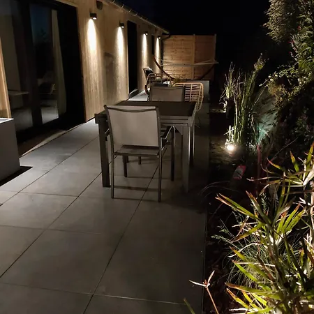 Sauna, Balneo, Terrasse, Parking, Le Totalement Privé Dans Maison Indépendante à La Décoration Soignée, Ensoleillé Et Sans Vis à Vis, Prise Ve, Calme Et Discrétion Garantis, Idéalement Situé Pour Visiter La Région, Animaux Bienvenues Сasa de vacaciones