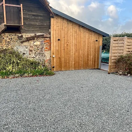 Sauna, Balneo, Terrasse, Parking, Le Totalement Privé Dans Maison Indépendante à La Décoration Soignée, Ensoleillé Et Sans Vis à Vis, Prise Ve, Calme Et Discrétion Garantis, Idéalement Situé Pour Visiter La Région, Animaux Bienvenues Сasa de vacaciones *