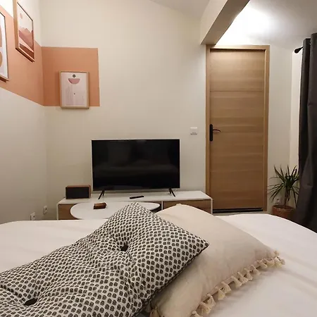 Sauna, Balneo, Terrasse, Parking, Le Totalement Privé Dans Maison Indépendante à La Décoration Soignée, Ensoleillé Et Sans Vis à Vis, Prise Ve, Calme Et Discrétion Garantis, Idéalement Situé Pour Visiter La Région, Animaux Bienvenues Сasa de vacaciones