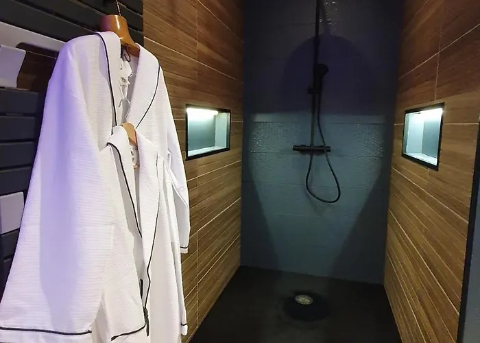 Sauna, Balneo, Terrasse, Parking, Le Totalement Privé Dans Maison Indépendante à La Décoration Soignée, Ensoleillé Et Sans Vis à Vis, Prise Ve, Calme Et Discrétion Garantis, Idéalement Situé Pour Visiter La Région, Animaux Bienvenues Сasa de vacaciones