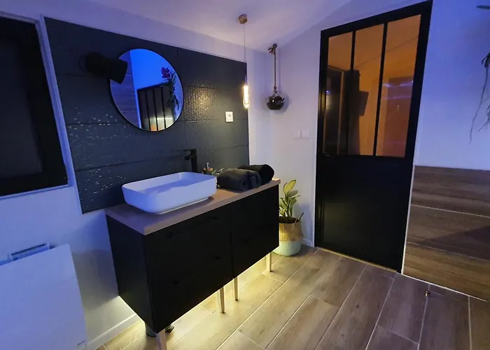 Sauna, Balneo, Terrasse, Parking, Le Totalement Privé Dans Maison Indépendante à La Décoration Soignée, Ensoleillé Et Sans Vis à Vis, Prise Ve, Calme Et Discrétion Garantis, Idéalement Situé Pour Visiter La Région, Animaux Bienvenues Сasa de vacaciones Saint-Jean-de-la-Neuville