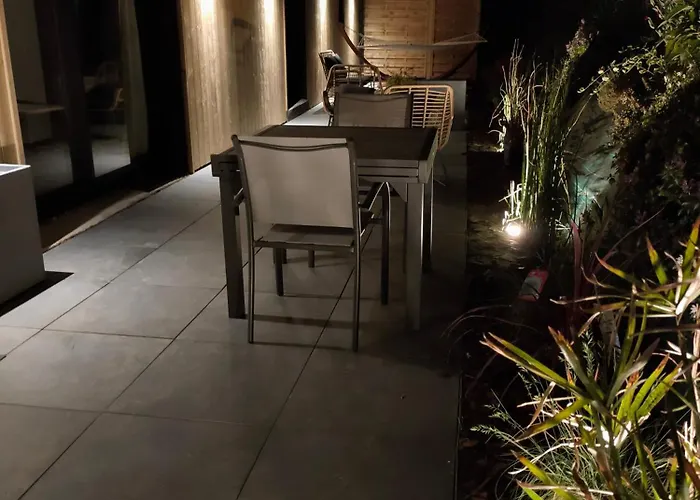 Sauna, Balneo, Terrasse, Parking, Le Totalement Privé Dans Maison Indépendante à La Décoration Soignée, Ensoleillé Et Sans Vis à Vis, Prise Ve, Calme Et Discrétion Garantis, Idéalement Situé Pour Visiter La Région, Animaux Bienvenues Сasa de vacaciones