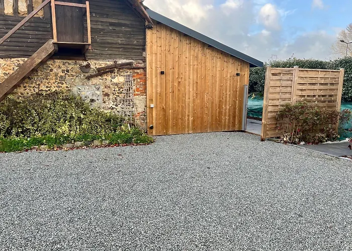 Sauna, Balneo, Terrasse, Parking, Le Totalement Privé Dans Maison Indépendante à La Décoration Soignée, Ensoleillé Et Sans Vis à Vis, Prise Ve, Calme Et Discrétion Garantis, Idéalement Situé Pour Visiter La Région, Animaux Bienvenues Сasa de vacaciones *